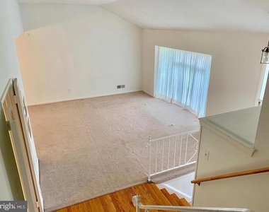 6414 Wilson Lane - Photo Thumbnail 9