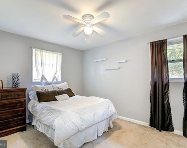 12217 Hunters Lane - Photo Thumbnail 9