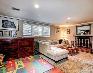 12217 Hunters Lane - Photo Thumbnail 11