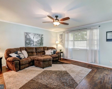12217 Hunters Lane - Photo Thumbnail 2