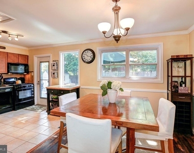 12217 Hunters Lane - Photo Thumbnail 5