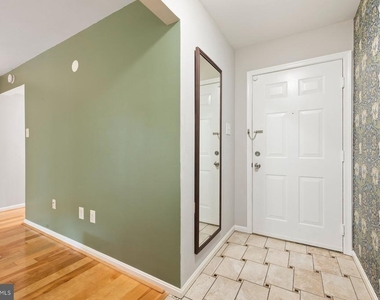 2401 Normandy Square Place - Photo Thumbnail 4