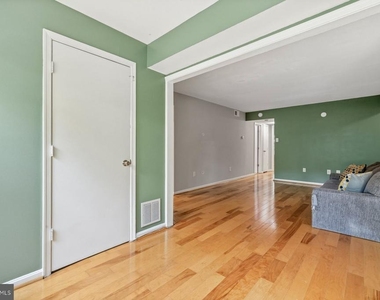 2401 Normandy Square Place - Photo Thumbnail 8
