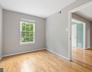 2401 Normandy Square Place - Photo Thumbnail 12