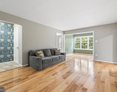 2401 Normandy Square Place - Photo Thumbnail 8