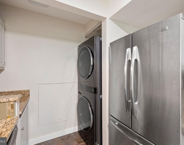 2401 Normandy Square Place - Photo Thumbnail 17