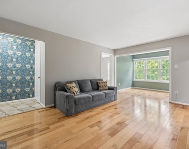 2401 Normandy Square Place - Photo Thumbnail 5
