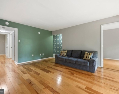 2401 Normandy Square Place - Photo Thumbnail 6