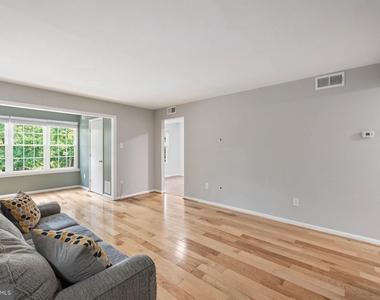2401 Normandy Square Place - Photo Thumbnail 4