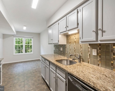 2401 Normandy Square Place - Photo Thumbnail 18