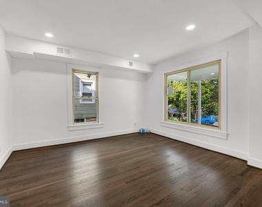 710 Silver Spring Avenue - Photo Thumbnail 8