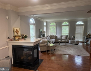 3008 Hollow Crest Place - Photo Thumbnail 7