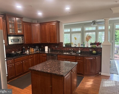 3008 Hollow Crest Place - Photo Thumbnail 8