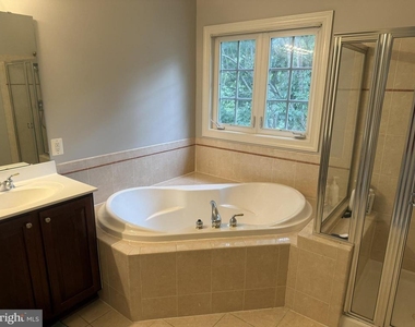 3008 Hollow Crest Place - Photo Thumbnail 6