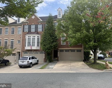 3008 Hollow Crest Place - Photo Thumbnail 1