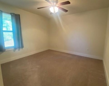 7409 Merrick Ln - Photo Thumbnail 10