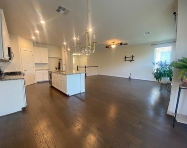 7409 Merrick Ln - Photo Thumbnail 7