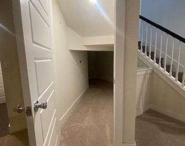7409 Merrick Ln - Photo Thumbnail 15