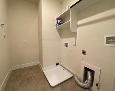 7409 Merrick Ln - Photo Thumbnail 17