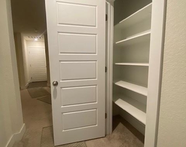 7409 Merrick Ln - Photo Thumbnail 12