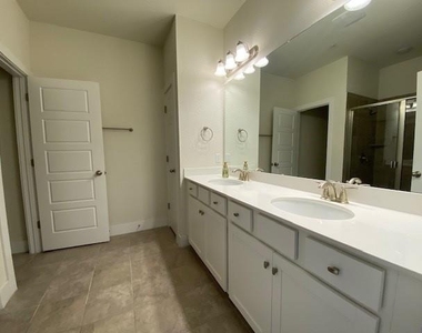 7409 Merrick Ln - Photo Thumbnail 21