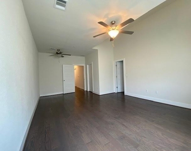 7409 Merrick Ln - Photo Thumbnail 24