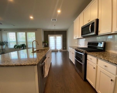 7409 Merrick Ln - Photo Thumbnail 5