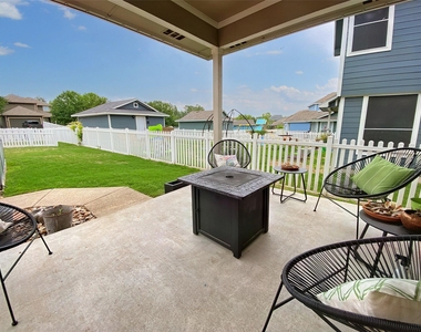 701 Sampson St - Photo Thumbnail 28