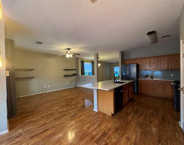701 Sampson St - Photo Thumbnail 9