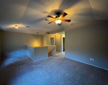 701 Sampson St - Photo Thumbnail 12