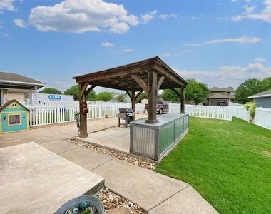 701 Sampson St - Photo Thumbnail 29