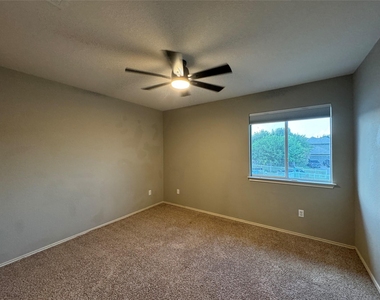 701 Sampson St - Photo Thumbnail 18