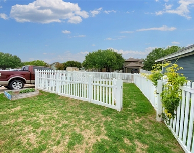 701 Sampson St - Photo Thumbnail 31