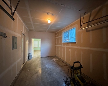 701 Sampson St - Photo Thumbnail 27
