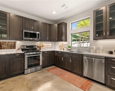 2702 Crest Ave - Photo Thumbnail 8