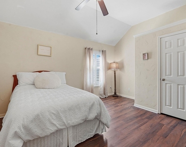 16305 Almaden Dr - Photo Thumbnail 23