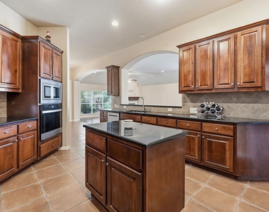 16305 Almaden Dr - Photo Thumbnail 7