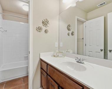 16305 Almaden Dr - Photo Thumbnail 24