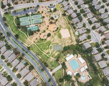 16305 Almaden Dr - Photo Thumbnail 32
