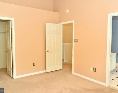 7005 Cradlerock Farm Court - Photo Thumbnail 8