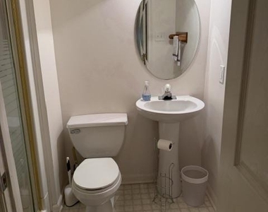 6206 Manchester Way - Photo Thumbnail 3