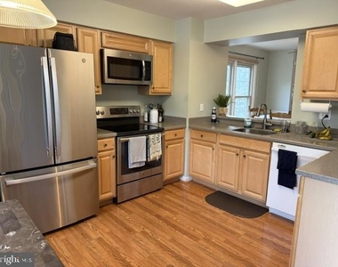 6206 Manchester Way - Photo Thumbnail 4