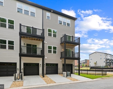 9942-a Count Fleet Crescent - Photo Thumbnail 32