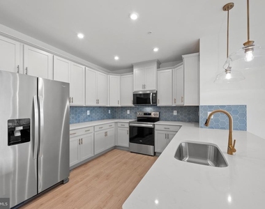 9942-a Count Fleet Crescent - Photo Thumbnail 7