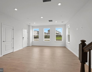 9942-a Count Fleet Crescent - Photo Thumbnail 3