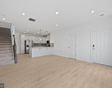 9942-a Count Fleet Crescent - Photo Thumbnail 5