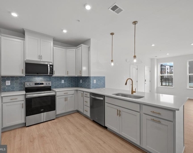 9942-a Count Fleet Crescent - Photo Thumbnail 9