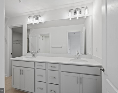 9942-a Count Fleet Crescent - Photo Thumbnail 18
