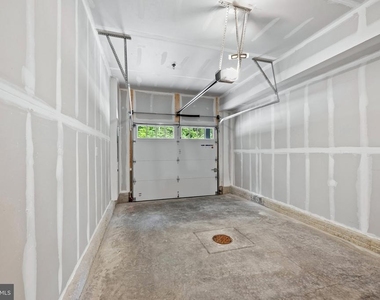 9942-a Count Fleet Crescent - Photo Thumbnail 33