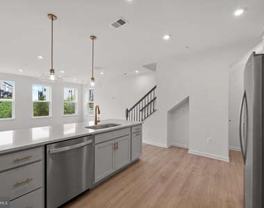 9942-a Count Fleet Crescent - Photo Thumbnail 10